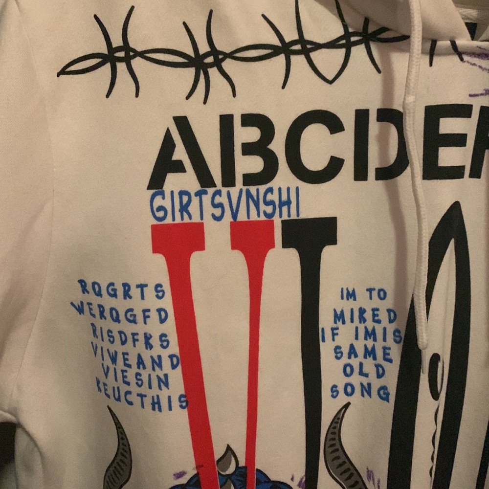 VLONE Graffiti Hip Hop Pullover Hoodie - Picture 5 of 13